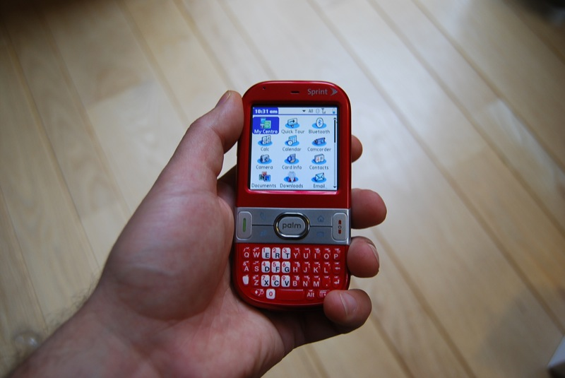 Illustration for article titled Palm Centro Unboxed and Reviewed (Verdict: Yep, Definitely Gonna Sell Loads of 'Em)